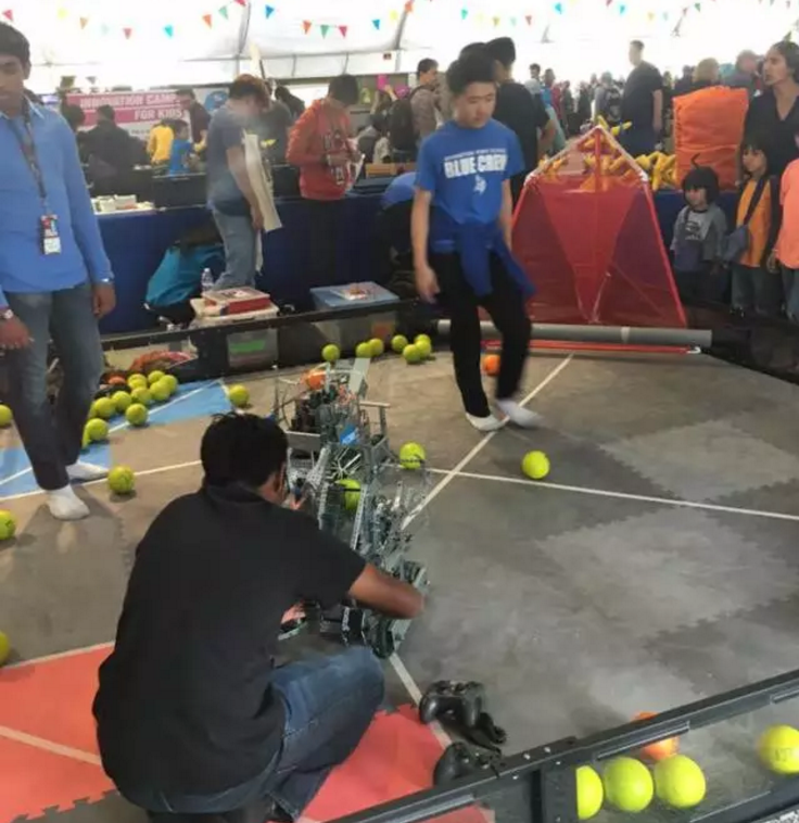 16岁小孩的创客社团——可以传送、投篮的Vex机器人