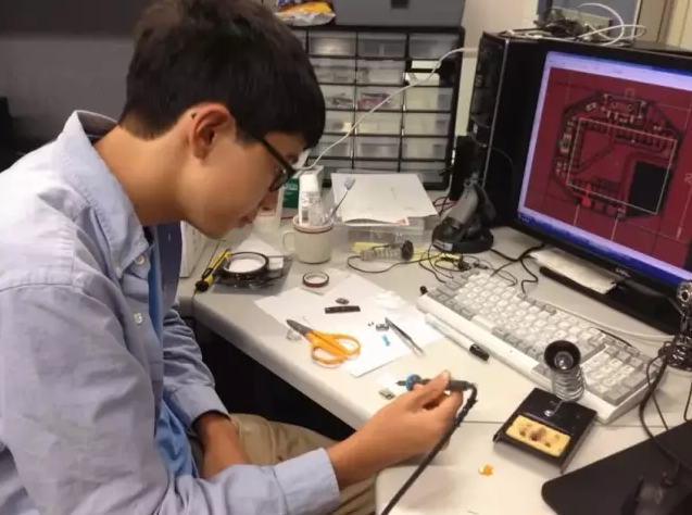 15岁少年自学编程，为老年痴呆症的爷爷做出最温暖发明！-少儿编程教育网
